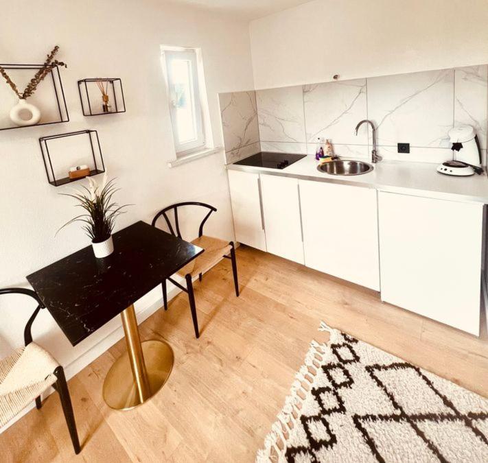 Ferienwohnung An Der Uniklinik Mit Eigener Kueche Und Renoviertem Badezimmer Homburg  Ngoại thất bức ảnh