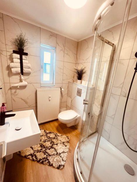 Ferienwohnung An Der Uniklinik Mit Eigener Kueche Und Renoviertem Badezimmer Homburg  Ngoại thất bức ảnh