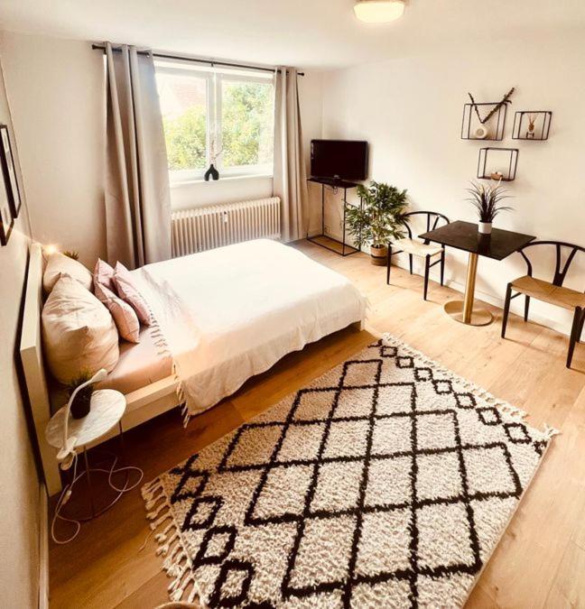 Ferienwohnung An Der Uniklinik Mit Eigener Kueche Und Renoviertem Badezimmer Homburg  Ngoại thất bức ảnh