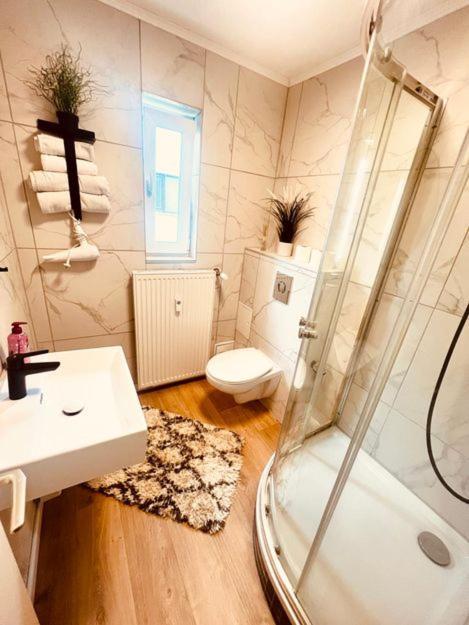 Ferienwohnung An Der Uniklinik Mit Eigener Kueche Und Renoviertem Badezimmer Homburg  Ngoại thất bức ảnh